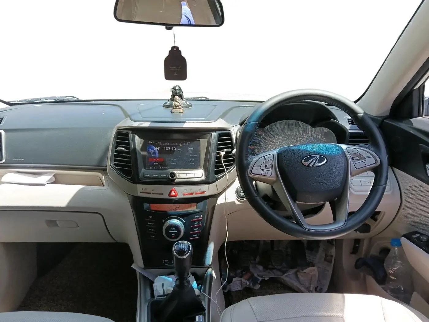 2020 Mahindra XUV300 W8 1.2 PETROL, Petrol, Manual, 53,308 km, interior