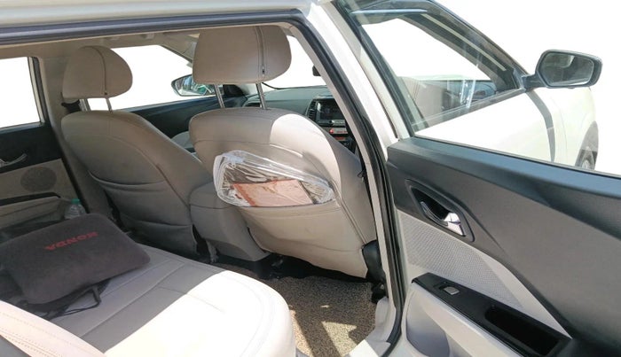 2020 Mahindra XUV300 W8 1.2 PETROL, Petrol, Manual, 53,308 km, interior