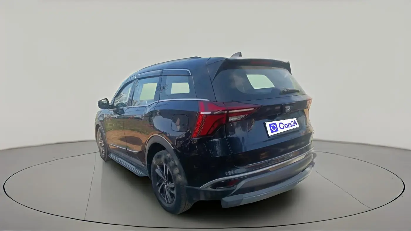 2022 Mahindra XUV700 AX 5 P AT 5 STR, Petrol, Automatic, 63,460 km, exterior