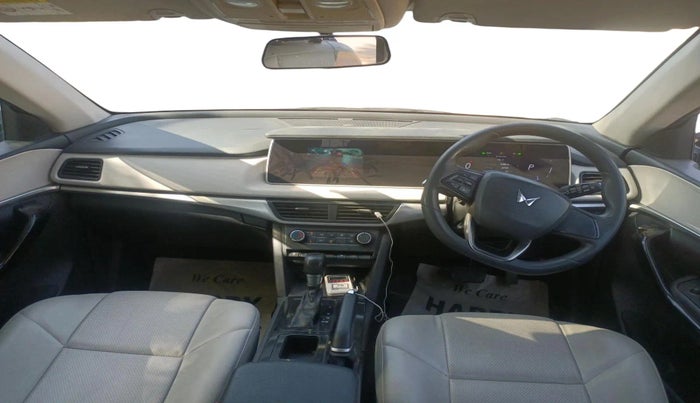 2022 Mahindra XUV700 AX 5 P AT 5 STR, Petrol, Automatic, 63,460 km, interior