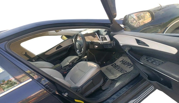 2022 Mahindra XUV700 AX 5 P AT 5 STR, Petrol, Automatic, 63,460 km, interior