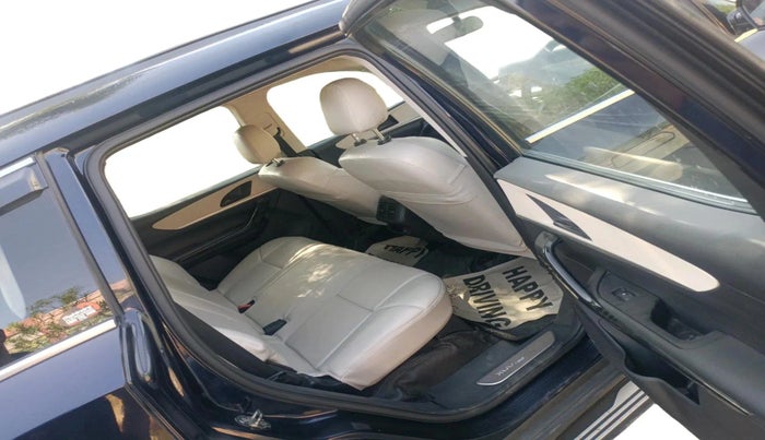 2022 Mahindra XUV700 AX 5 P AT 5 STR, Petrol, Automatic, 63,460 km, interior