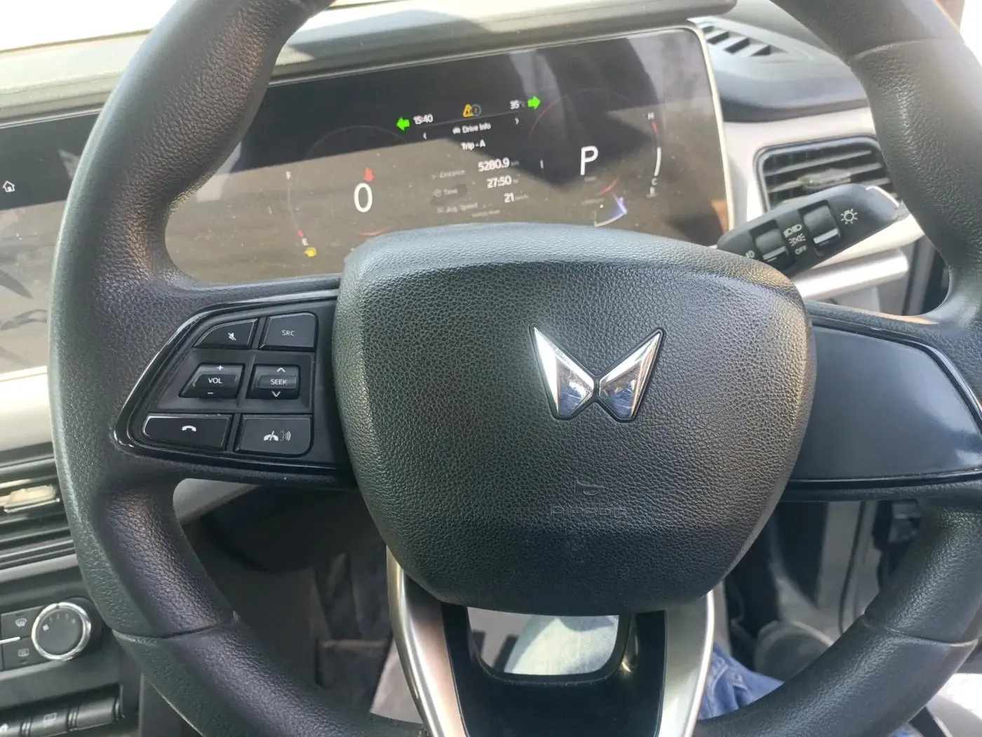 2022 Mahindra XUV700 AX 5 P AT 5 STR, Petrol, Automatic, 63,460 km, interior