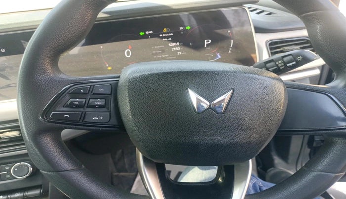 2022 Mahindra XUV700 AX 5 P AT 5 STR, Petrol, Automatic, 63,460 km, interior