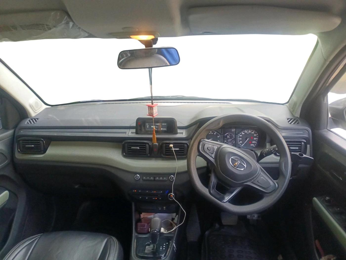 2022 Tata PUNCH ADVENTURE AMT, Petrol, Automatic, 73,325 km, interior