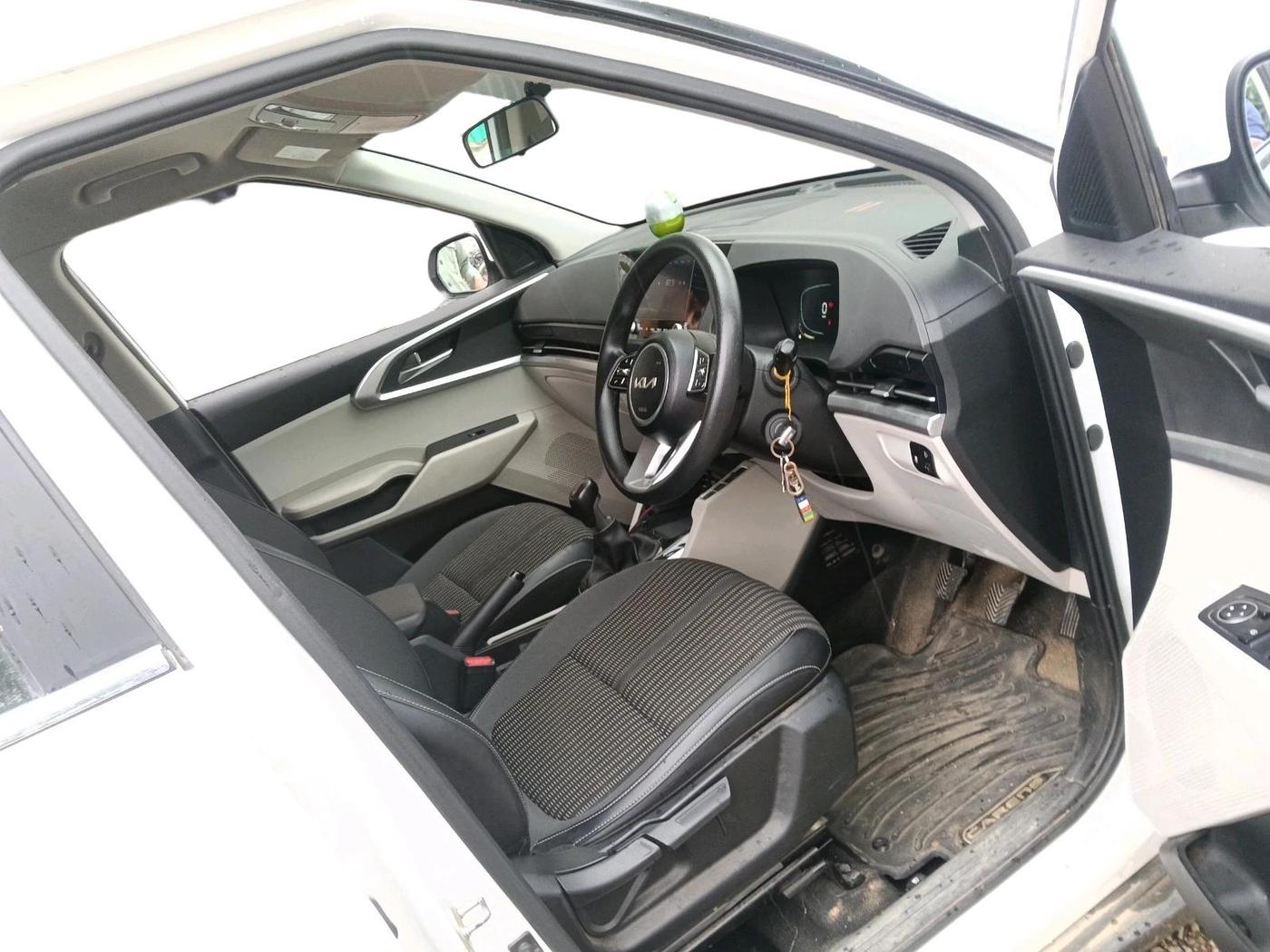 2022 KIA CARENS PRESTIGE 1.4 PETROL 7 STR, Petrol, Manual, 37,600 km, interior