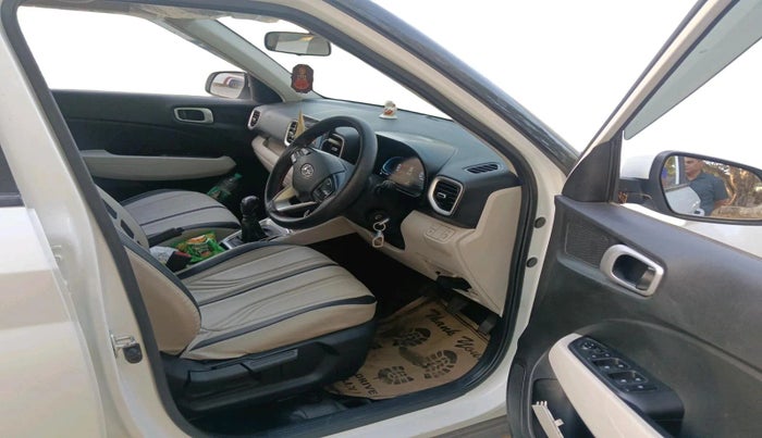 2022 Hyundai VENUE S(O) 1.2, Petrol, Manual, 26,503 km, interior