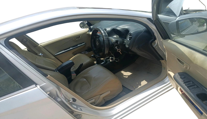2015 Honda Amaze 1.2L I-VTEC S, Petrol, Manual, 1,21,629 km, interior