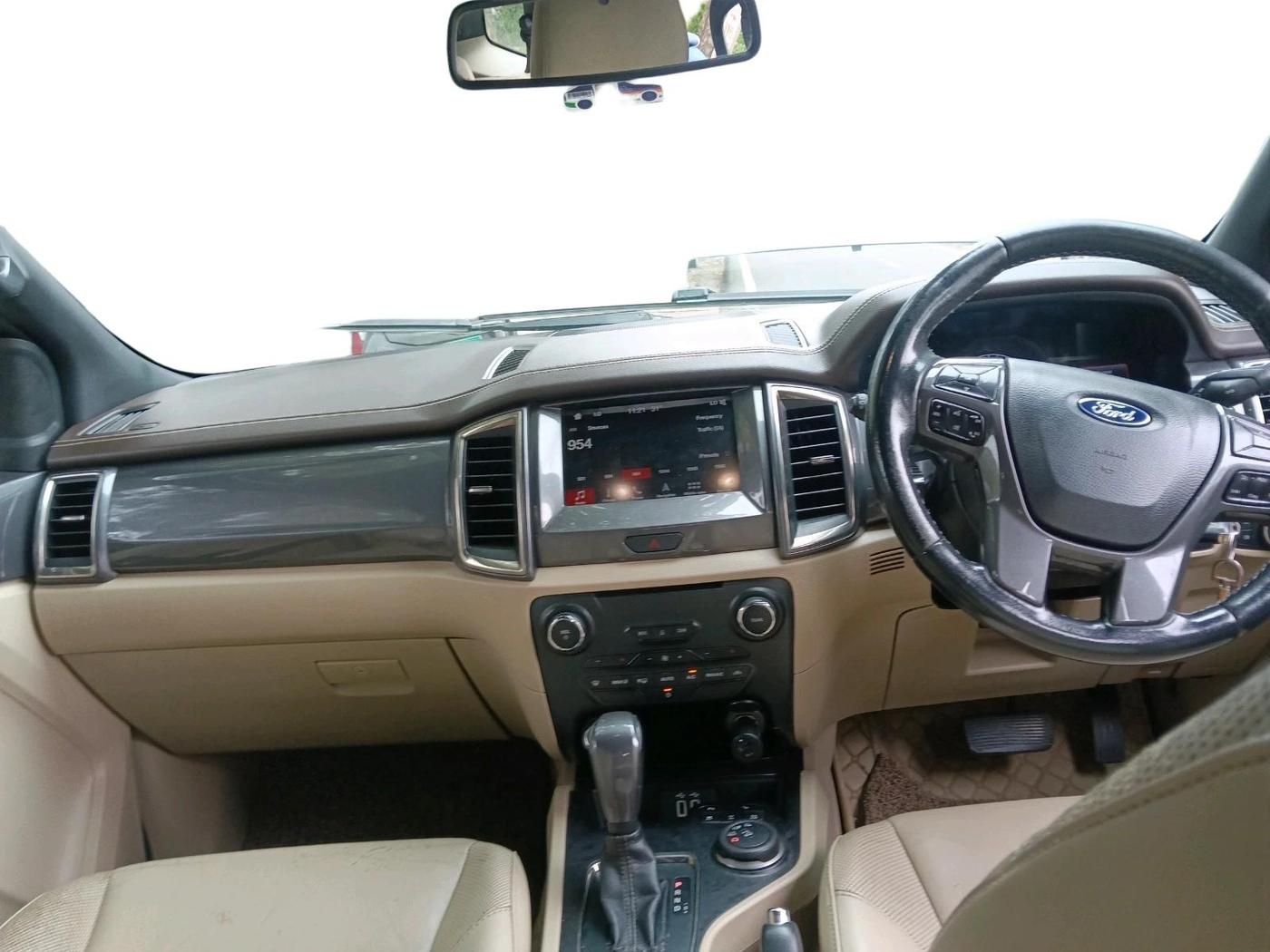 2018 Ford Endeavour TITANIUM 3.2 4X4 AT, Diesel, Automatic, 1,17,306 km, interior