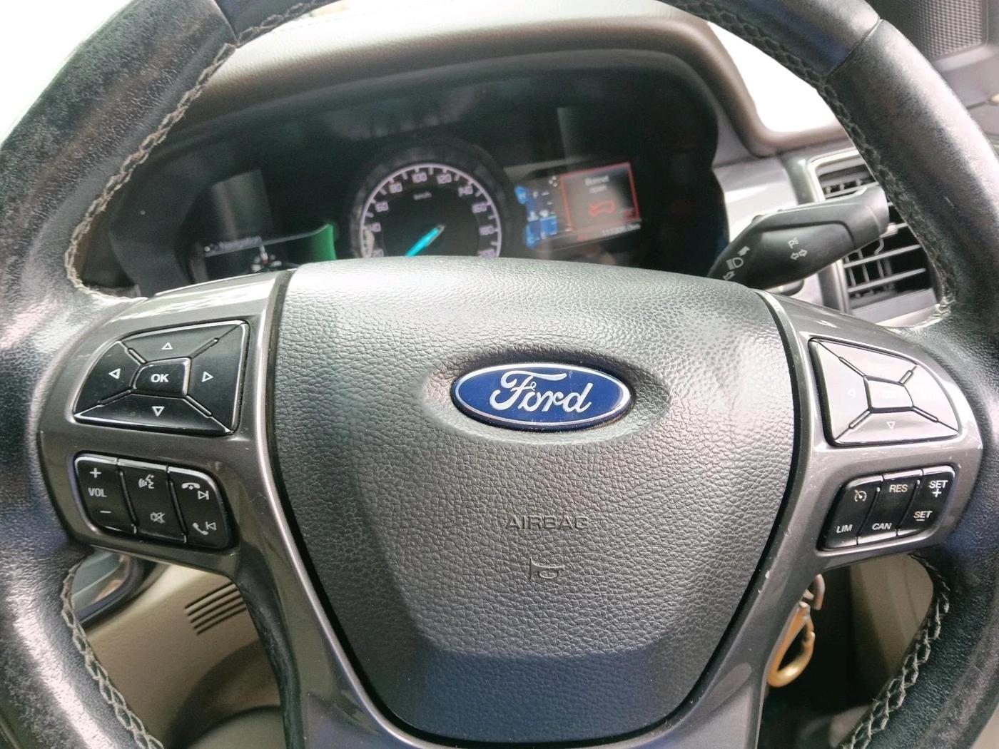 2018 Ford Endeavour TITANIUM 3.2 4X4 AT, Diesel, Automatic, 1,17,306 km, interior
