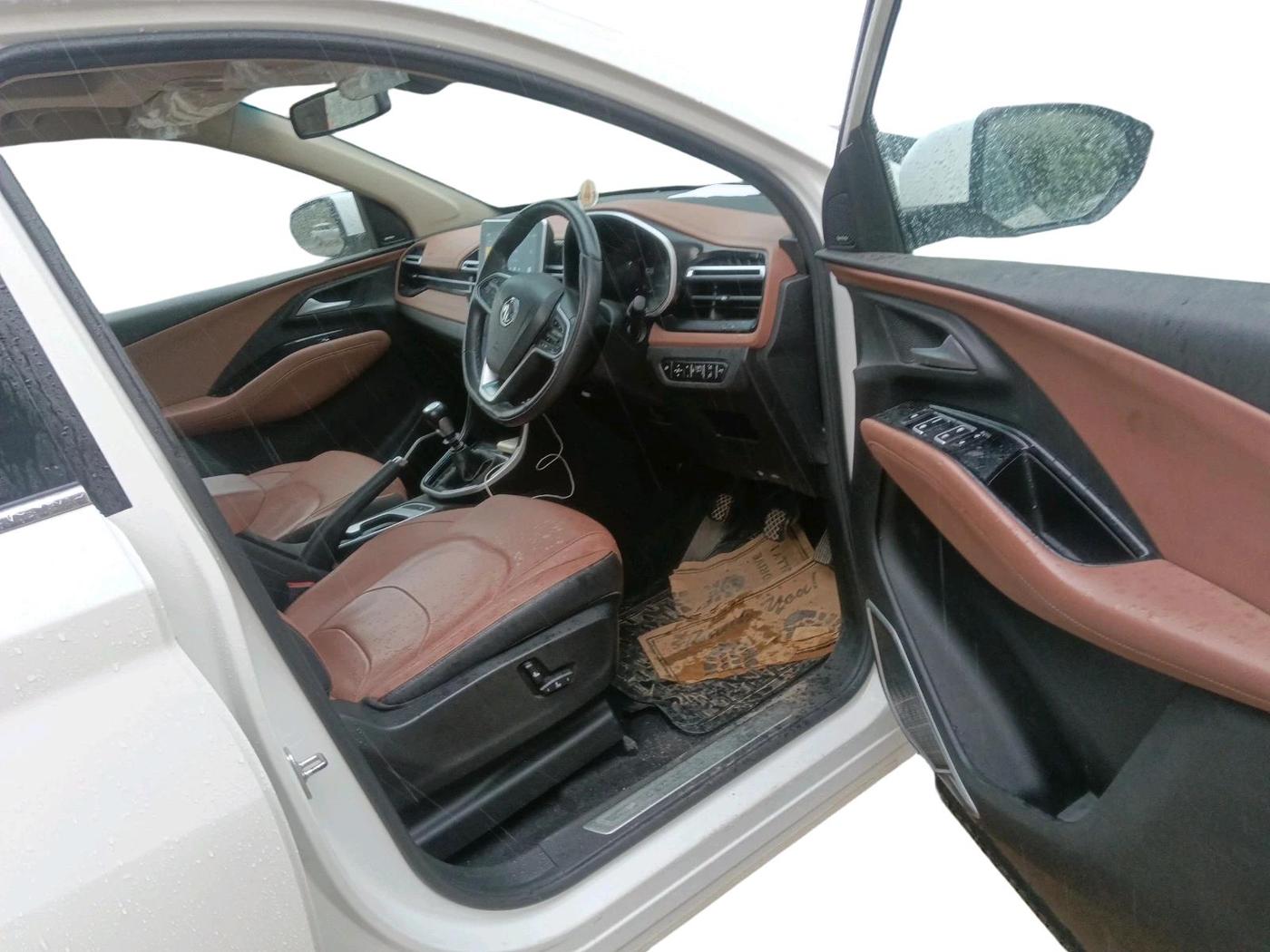 2024 MG HECTOR PLUS SHARP PRO 1.5 TURBO MT 6 STR, Petrol, Manual, 33,145 km, interior