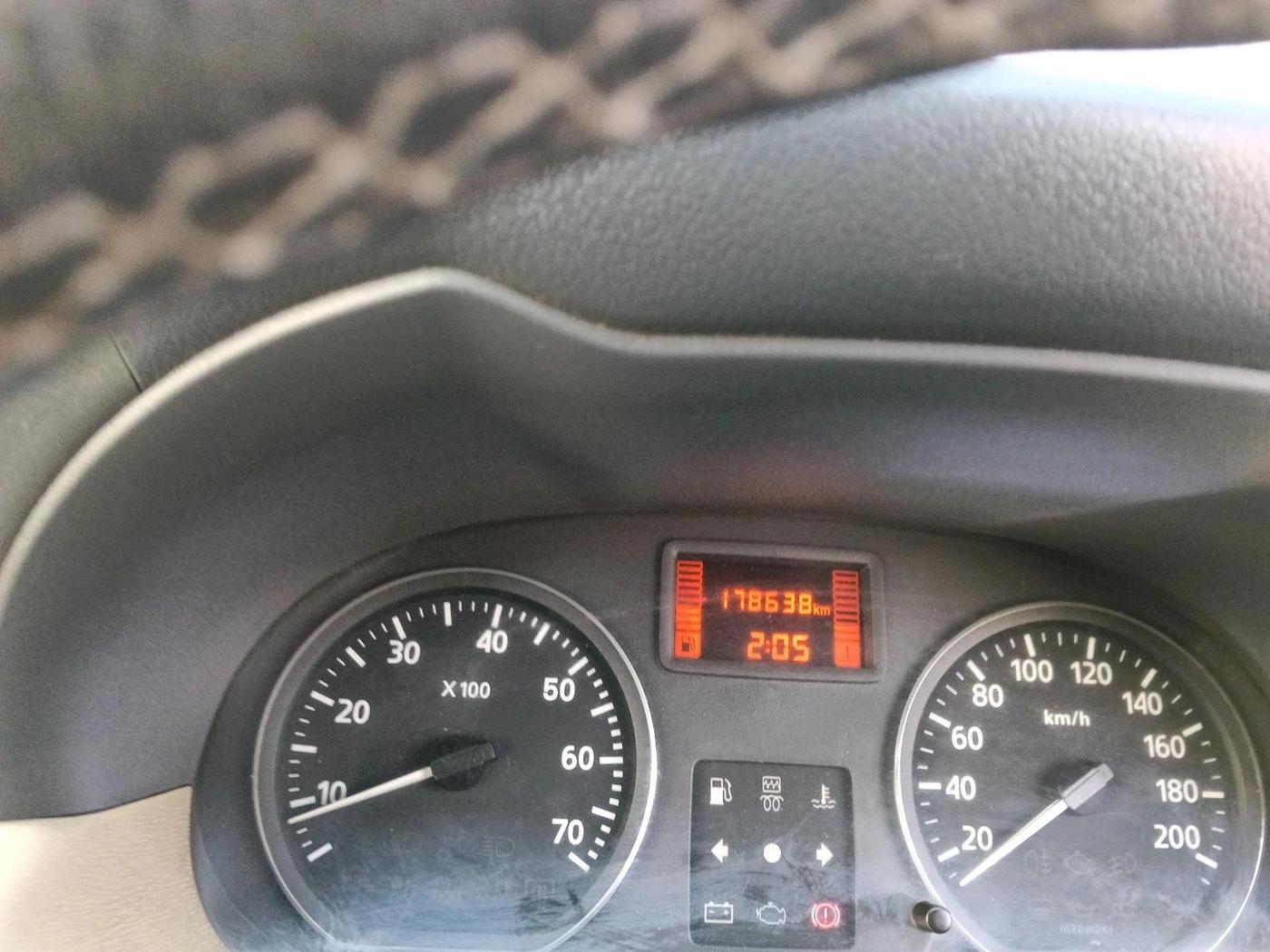2013 Nissan Terrano XV D THP 110 PS, Diesel, Manual, 1,78,638 km, interior