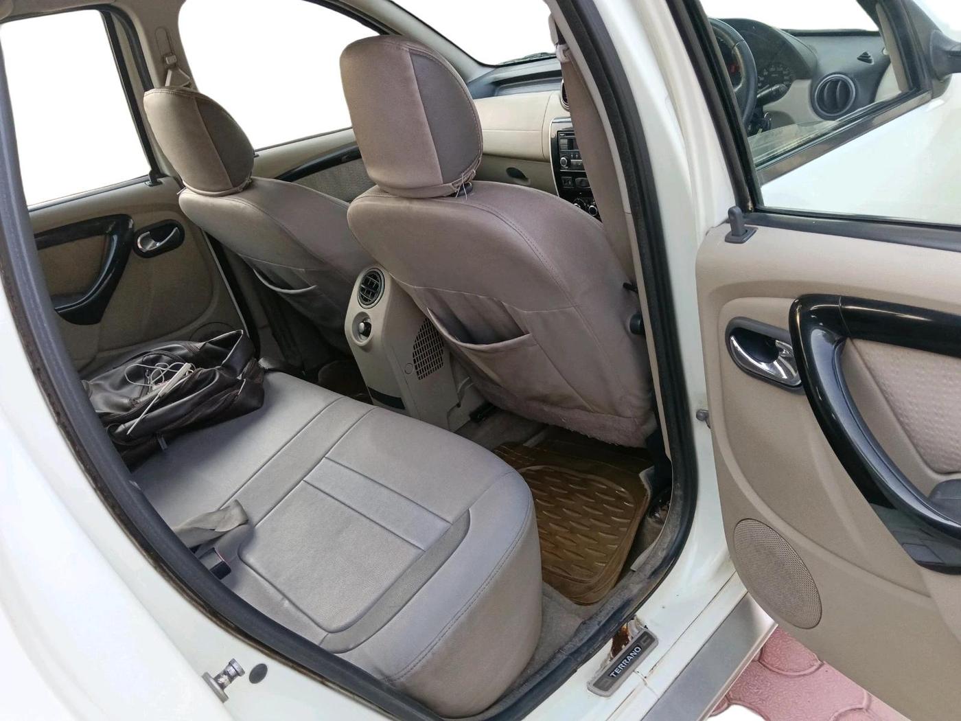 2013 Nissan Terrano XV D THP 110 PS, Diesel, Manual, 1,78,638 km, interior