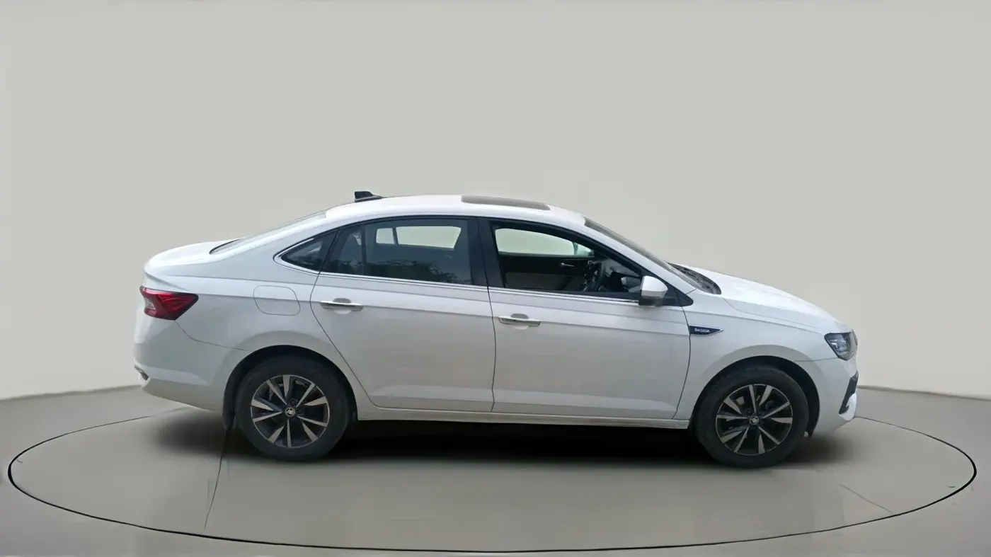 2024 Skoda SLAVIA STYLE 1.0L TSI AT, Petrol, Automatic, 9,316 km, exterior