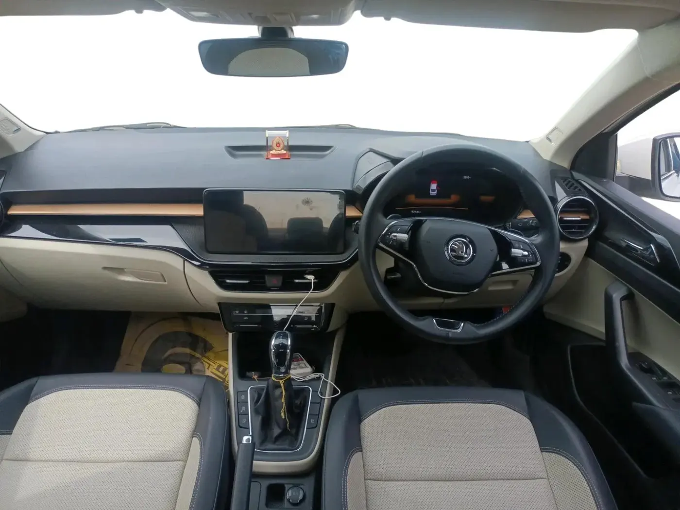 2024 Skoda SLAVIA STYLE 1.0L TSI AT, Petrol, Automatic, 9,316 km, interior
