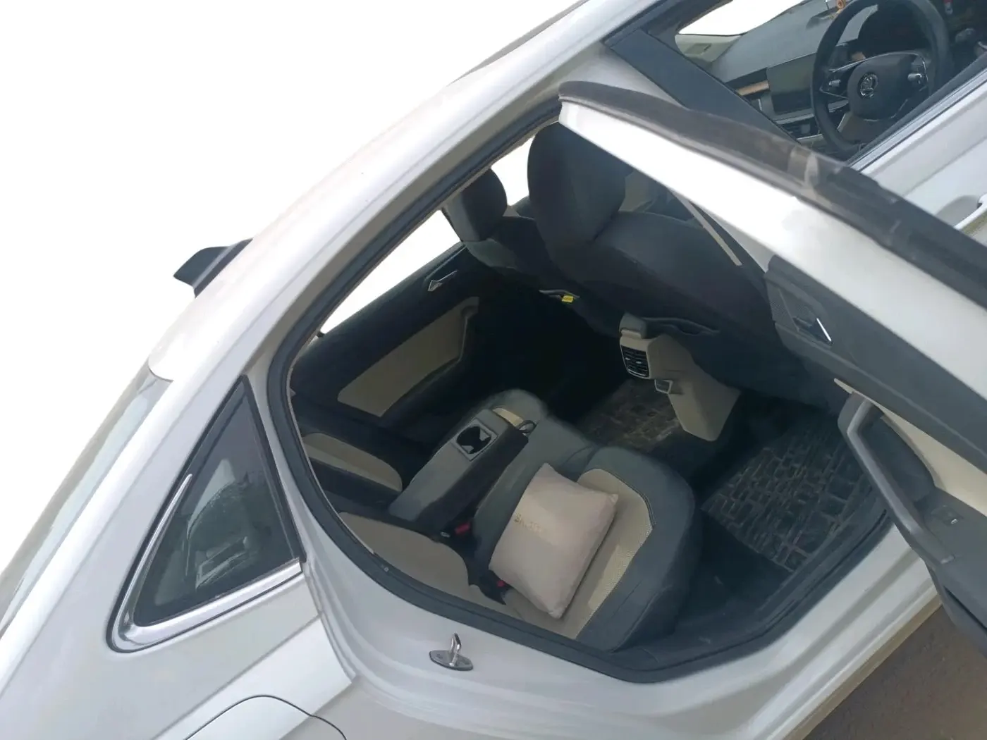 2024 Skoda SLAVIA STYLE 1.0L TSI AT, Petrol, Automatic, 9,316 km, interior