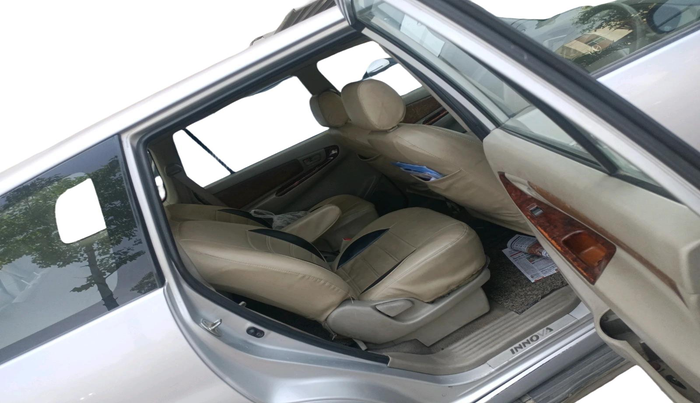 2013 Toyota Innova 2.5 GX 7 STR, Diesel, Manual, 2,37,257 km, interior