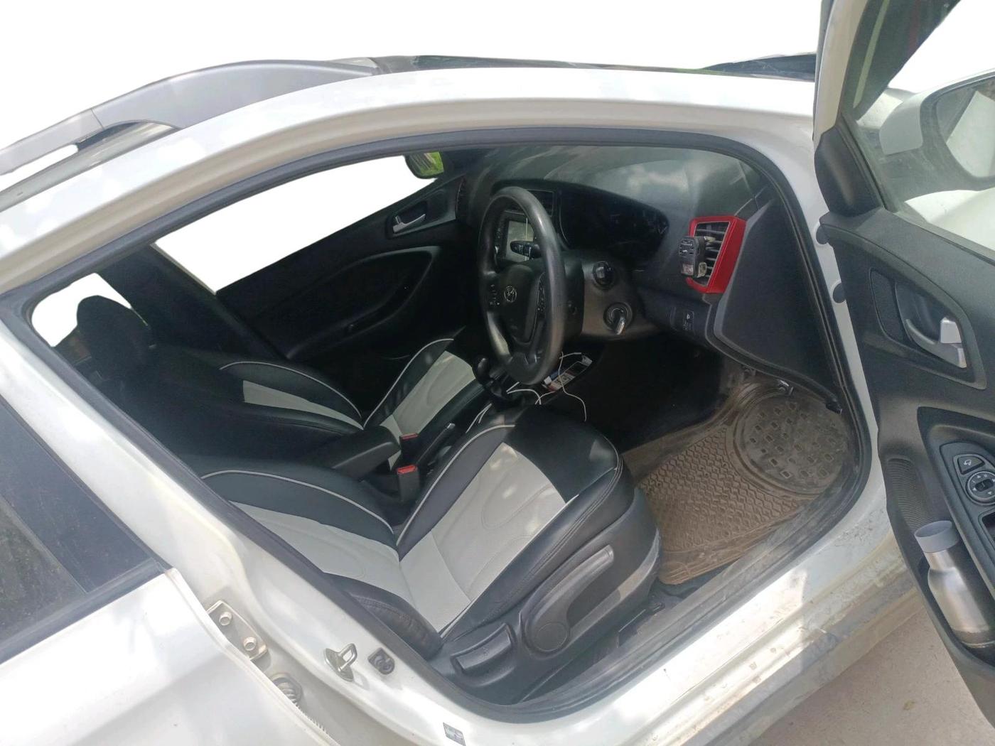 2019 Hyundai i20 Active 1.2 S, Petrol, Manual, 1,25,251 km, interior