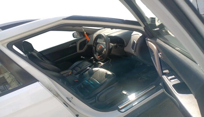 2016 Hyundai Creta SX PLUS 1.6 PETROL, CNG, Manual, 1,30,498 km, interior