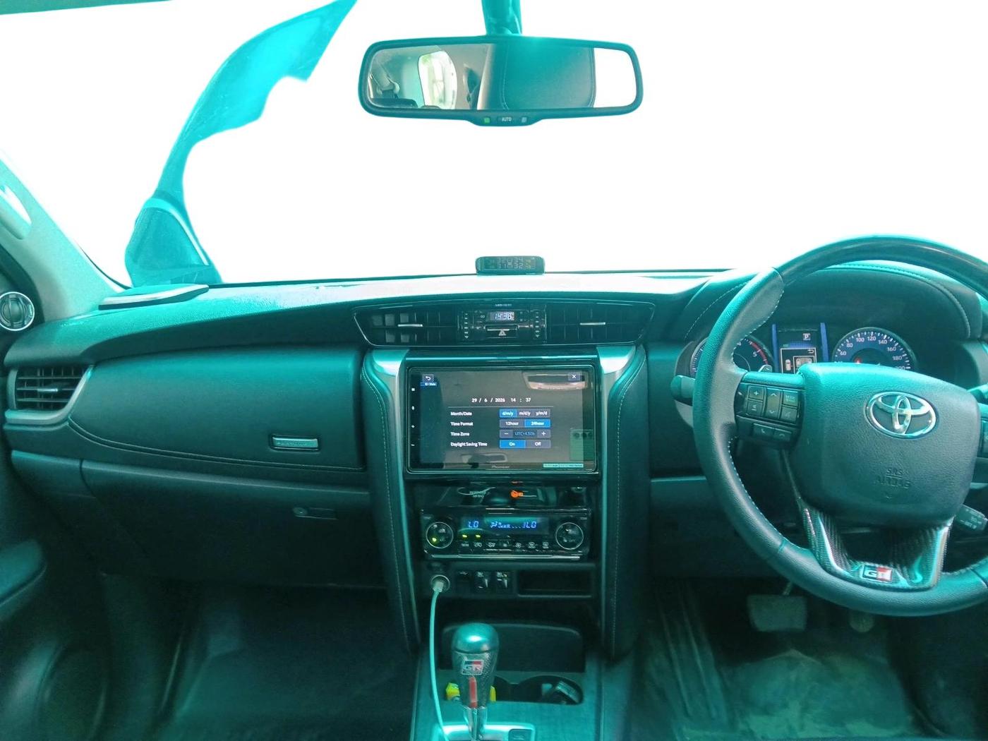 2023 Toyota Fortuner 4X2 AT 2.8 DIESEL, Diesel, Automatic, 1,14,173 km, interior