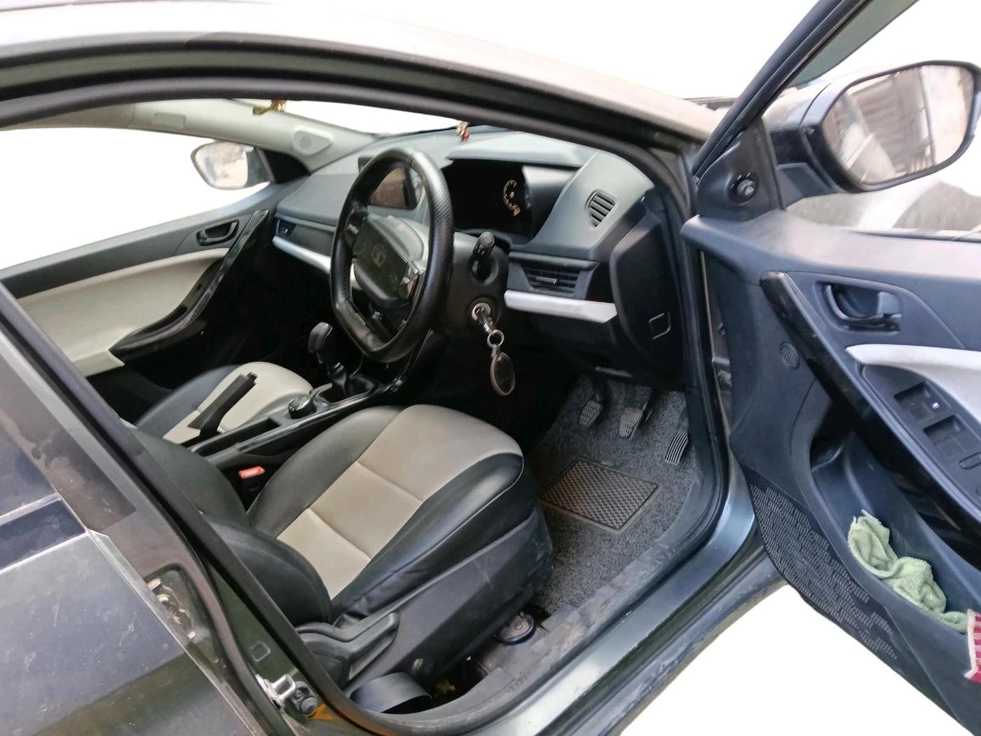 2024 Tata NEXON PURE 1.5 DIESEL, Diesel, Manual, 76,738 km, interior
