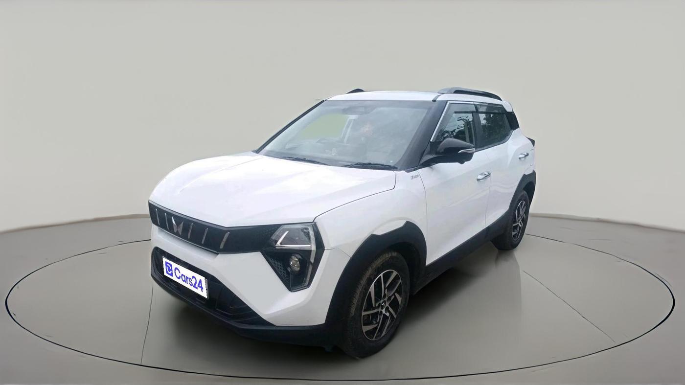 2024 Mahindra XUV 3XO AX5L 1.2 TGDi, Petrol, Manual, 32,071 km, exterior