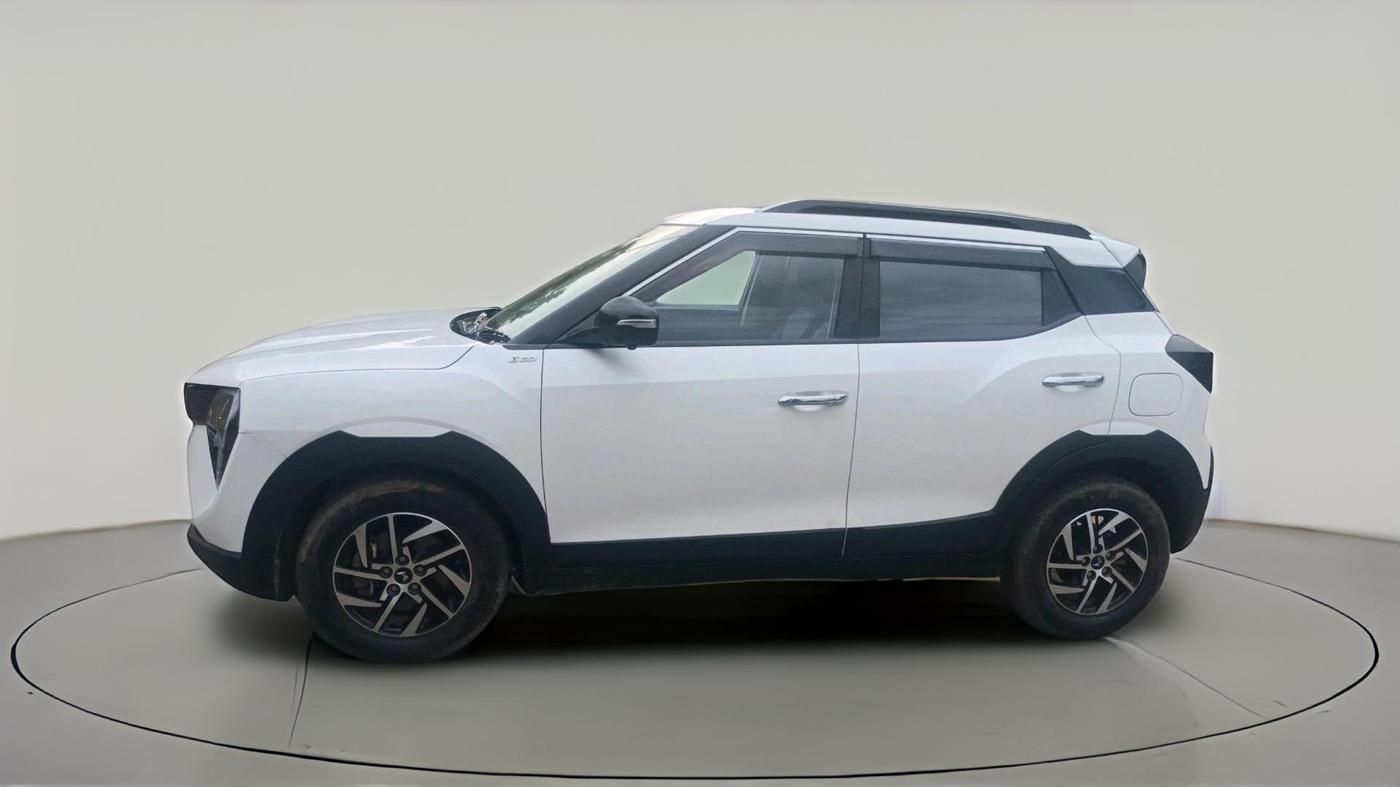 2024 Mahindra XUV 3XO AX5L 1.2 TGDi, Petrol, Manual, 32,071 km, exterior