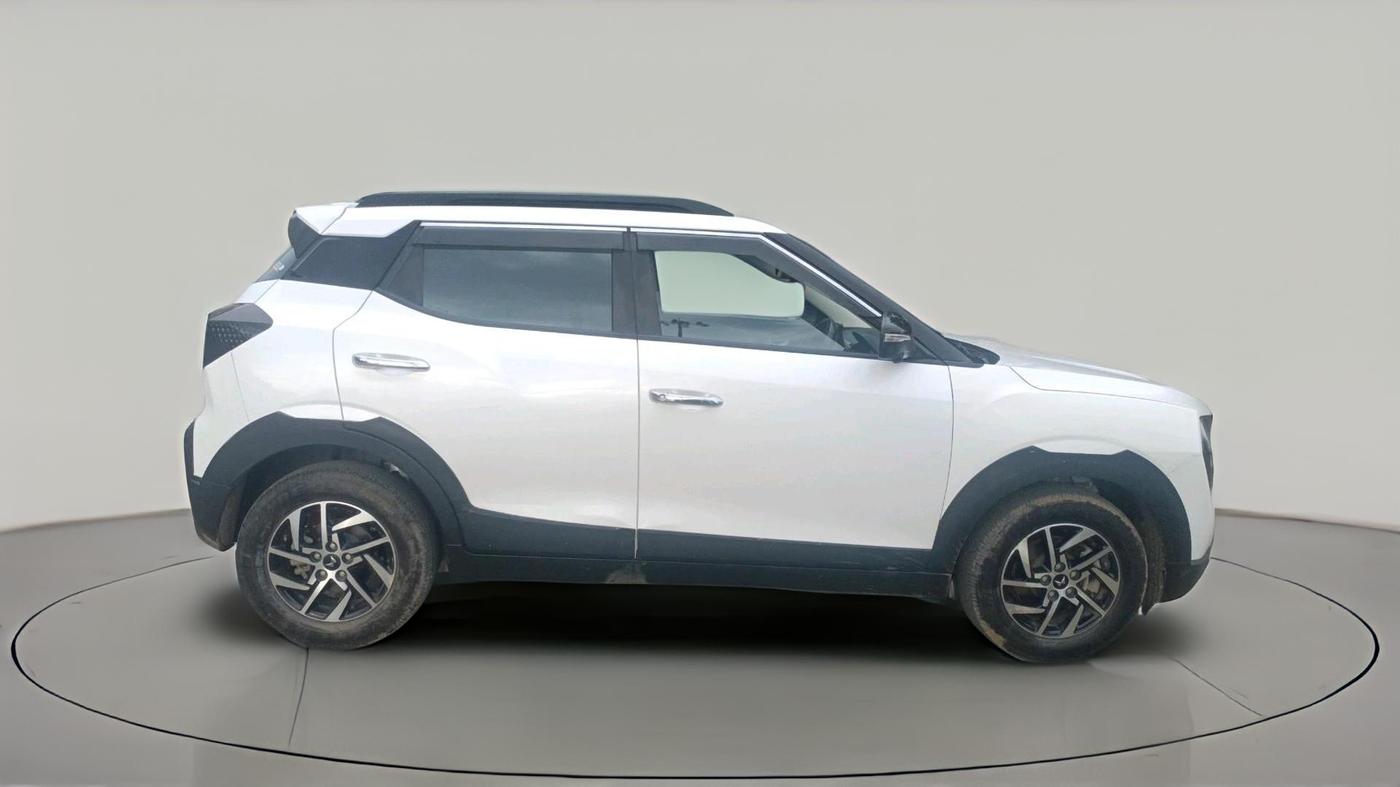 2024 Mahindra XUV 3XO AX5L 1.2 TGDi, Petrol, Manual, 32,071 km, exterior
