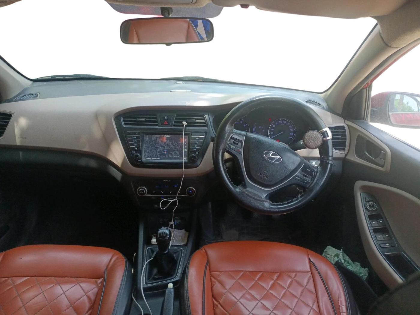 2017 Hyundai Elite i20 ASTA 1.2, CNG, Manual, 2,32,817 km, interior