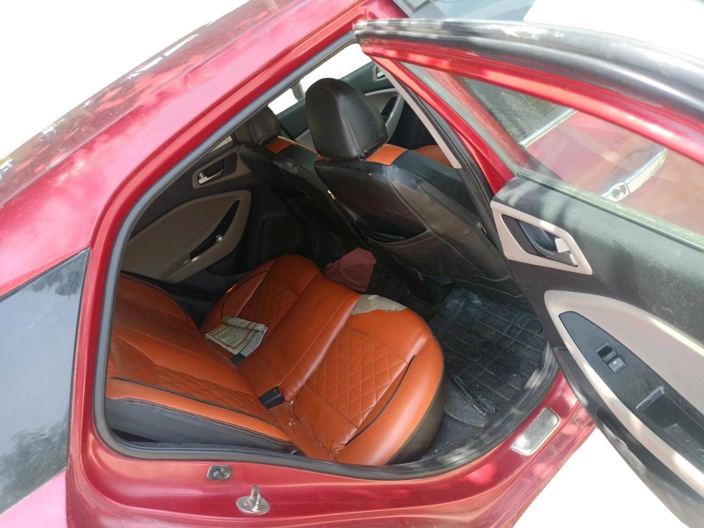 2017 Hyundai Elite i20 ASTA 1.2, CNG, Manual, 2,32,817 km, interior