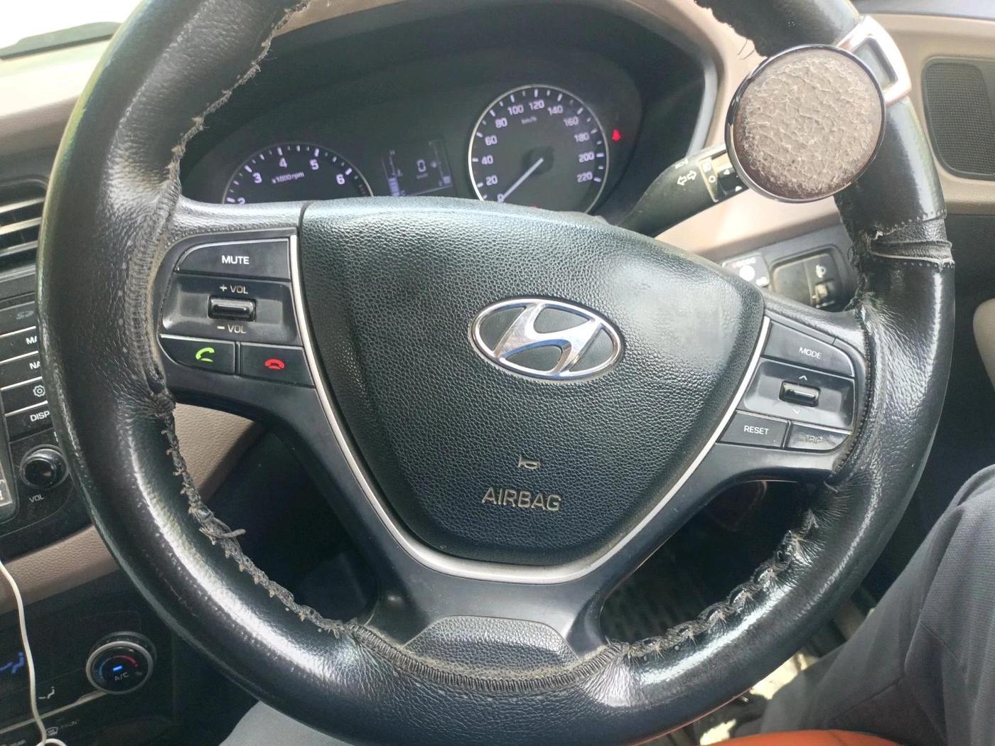 2017 Hyundai Elite i20 ASTA 1.2, CNG, Manual, 2,32,817 km, interior