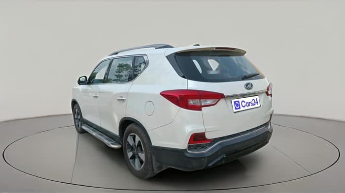 2018 Mahindra ALTURAS G4 4WD AT, Diesel, Automatic, 1,73,838 km, exterior