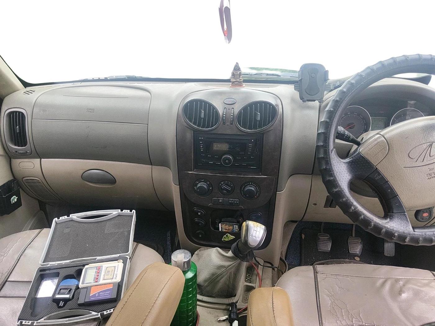 2011 Mahindra Scorpio VLX 2WD, Diesel, Manual, 2,95,047 km, interior