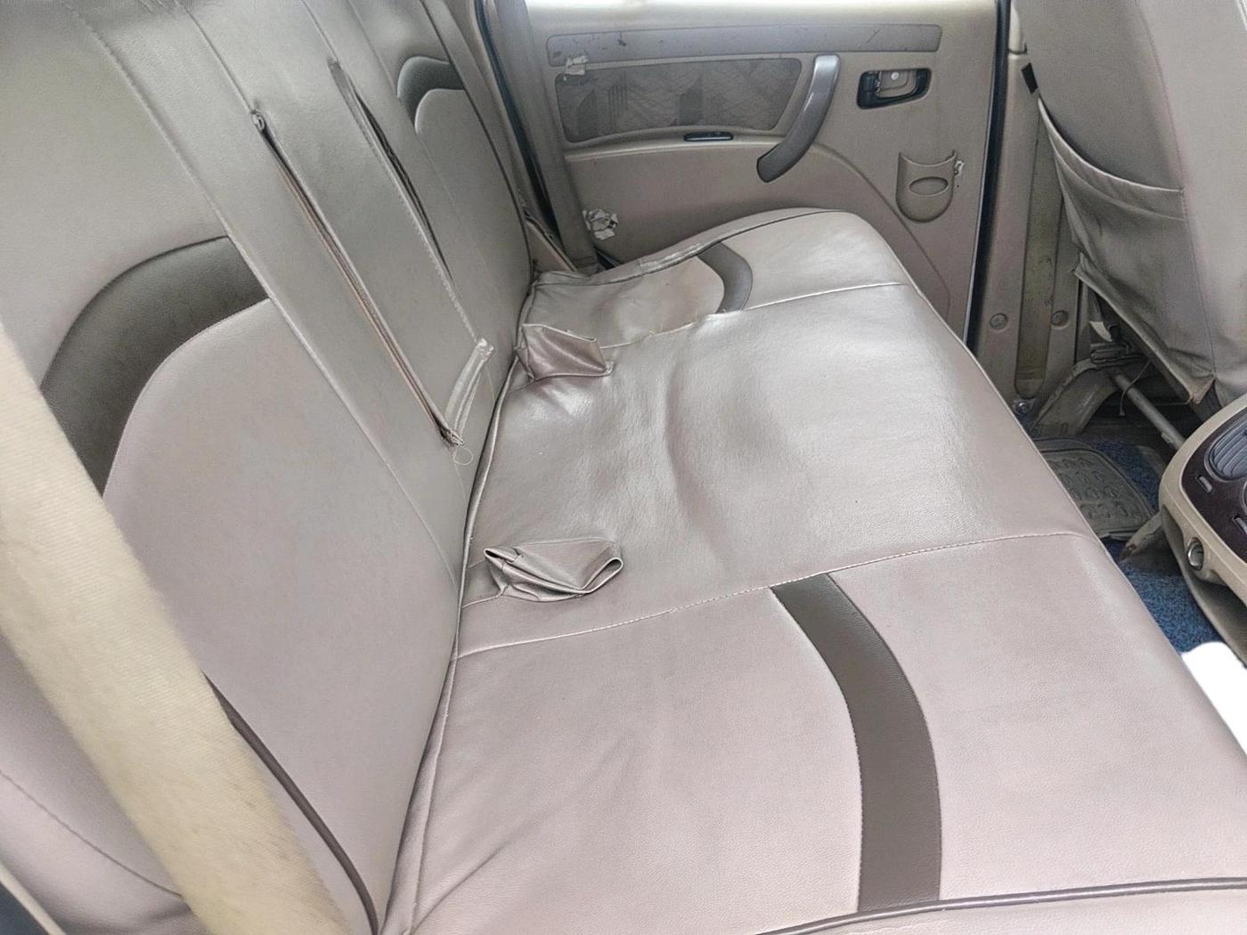 2011 Mahindra Scorpio VLX 2WD, Diesel, Manual, 2,95,047 km, interior