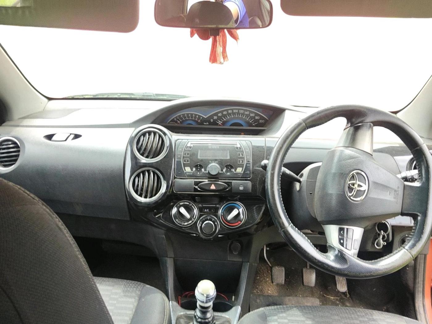 2014 Toyota Etios CROSS 1.4 VD, Diesel, Manual, 1,10,000 km, interior