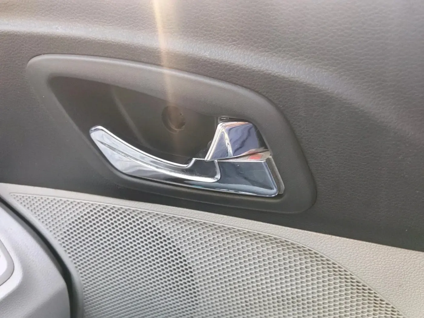 2022 Mahindra XUV300 W8(O) 1.5 DIESEL DUAL TONE, Diesel, Manual, 99,982 km, interior