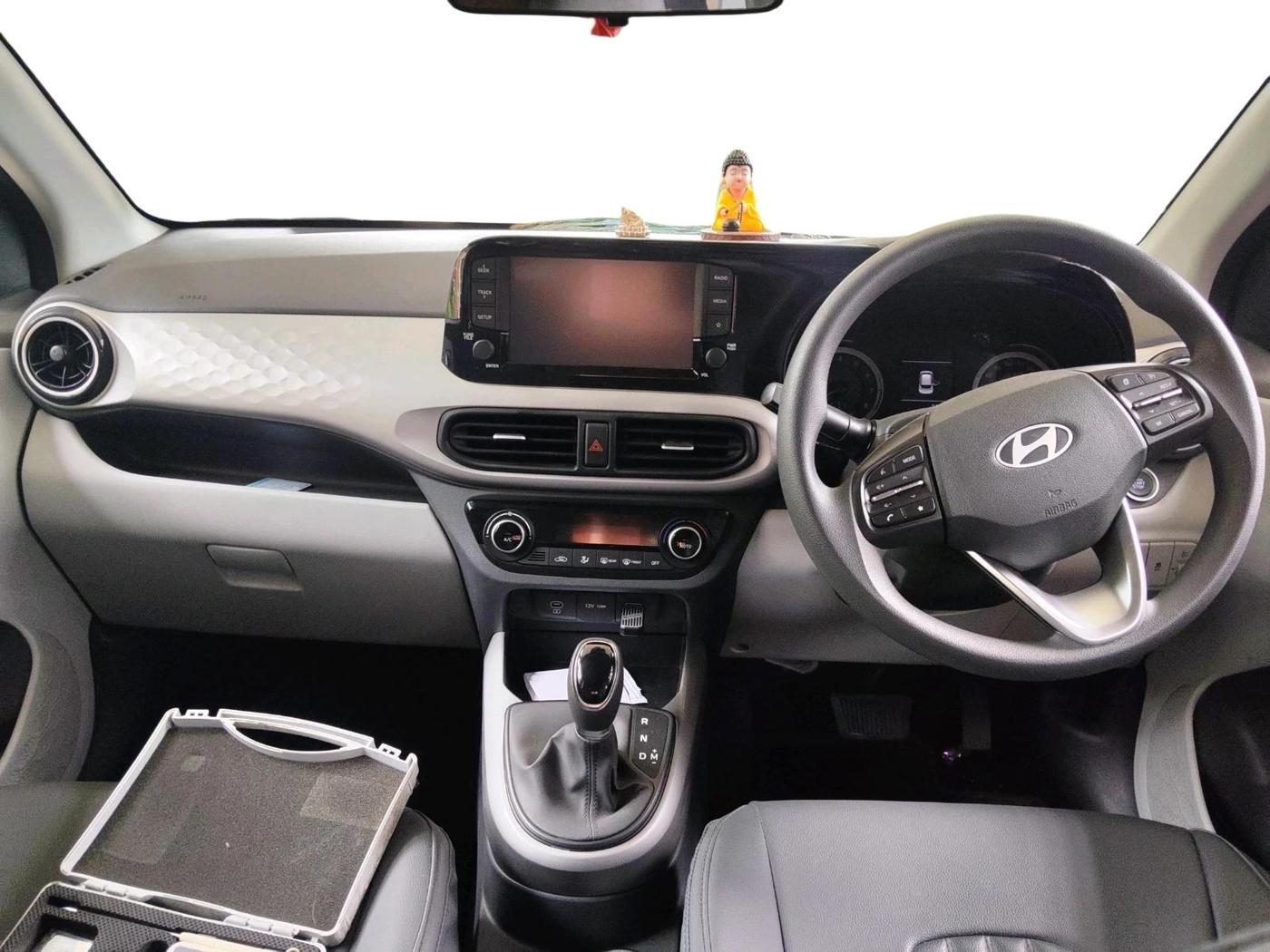 2025 Hyundai GRAND I10 NIOS Sportz (O) 1.2 Kappa AMT, Petrol, Automatic, 3,411 km, interior