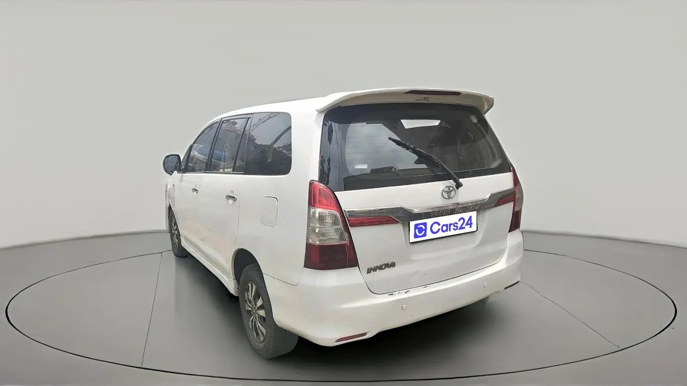 2011 Toyota Innova V 2.5 8 STR, Diesel, Manual, 2,95,347 km, exterior