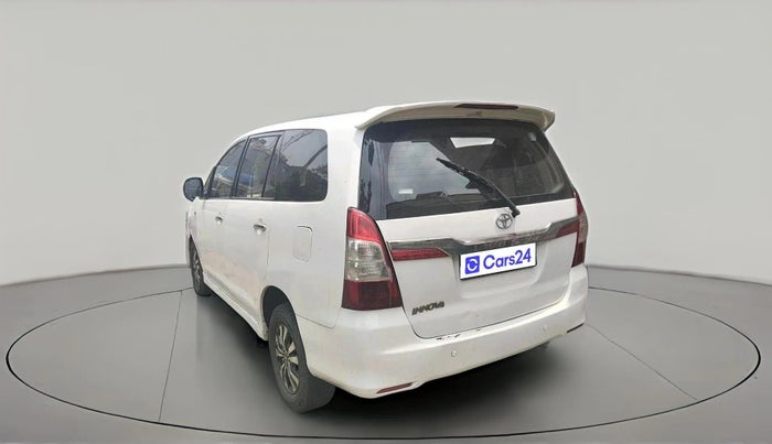 2011 Toyota Innova V 2.5 8 STR, Diesel, Manual, 2,95,347 km, exterior