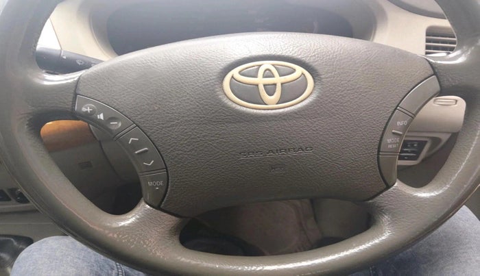 2011 Toyota Innova V 2.5 8 STR, Diesel, Manual, 2,95,347 km, interior