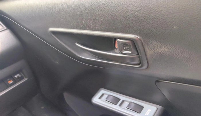 2018 Maruti Swift LXI, Petrol, Manual, 57,414 km, interior