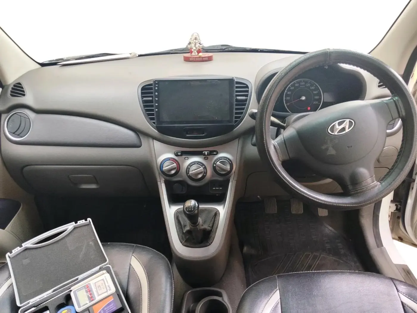 2013 Hyundai i10 SPORTZ 1.2, Petrol, Manual, 46,107 km, interior