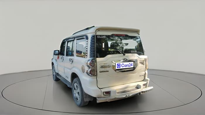 2017 Mahindra Scorpio S6 PLUS, Diesel, Manual, 1,06,227 km, exterior
