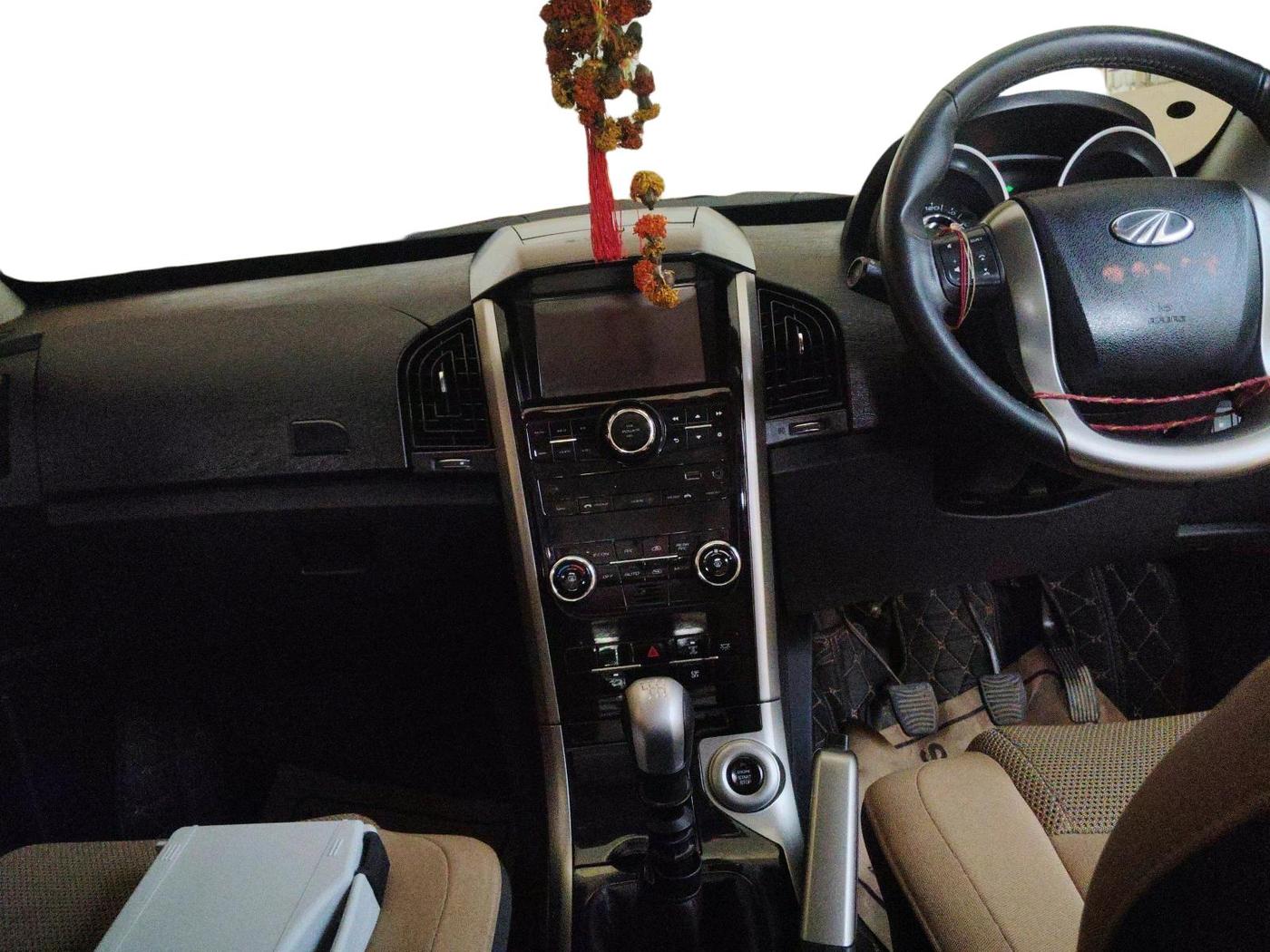2021 Mahindra XUV500 W9, Diesel, Manual, 55,428 km, interior