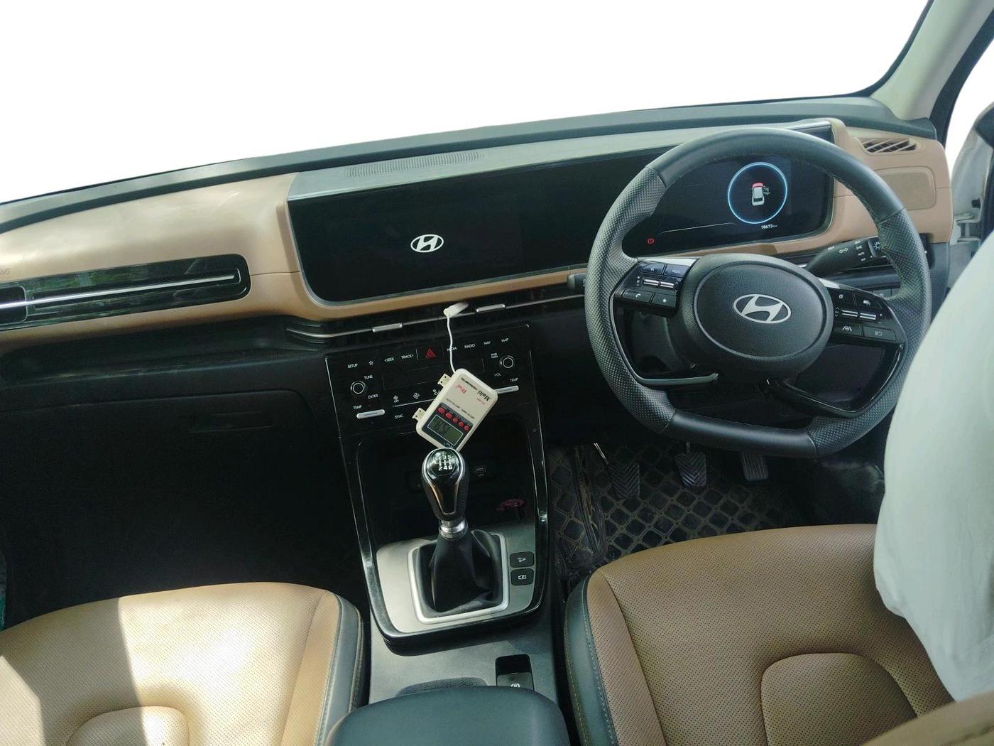2024 Hyundai ALCAZAR PLATINUM 1.5 TURBO PETROL MT 7STR, Petrol, Manual, 18,673 km, interior