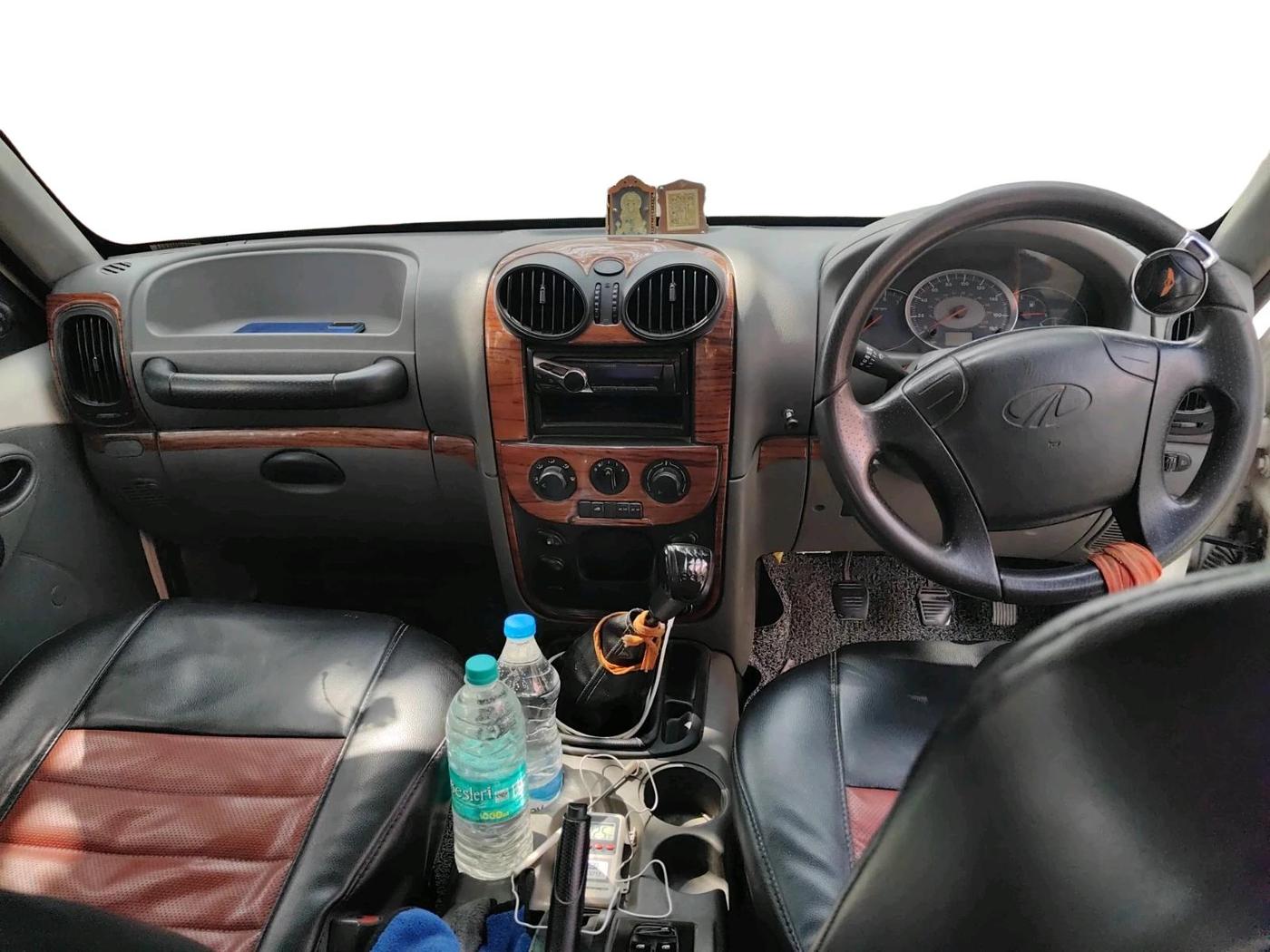2013 Mahindra Scorpio LX BS-III, Diesel, Manual, 1,31,985 km, interior