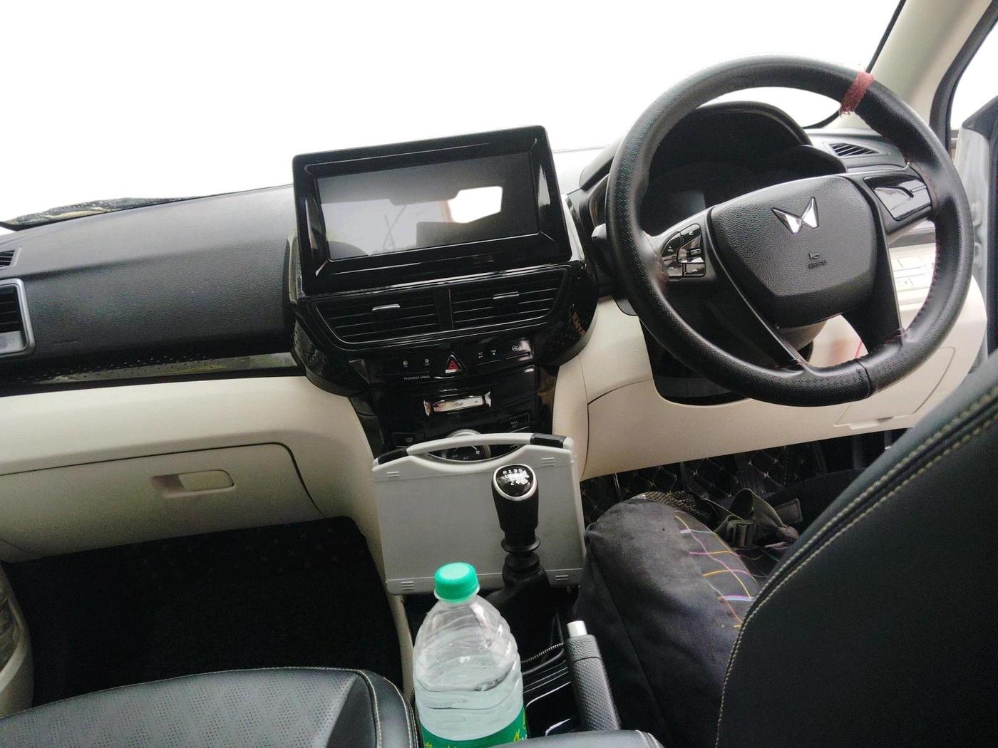 2025 Mahindra XUV 3XO REVX M 1.2 Petrol, Petrol, Manual, 13,138 km, interior