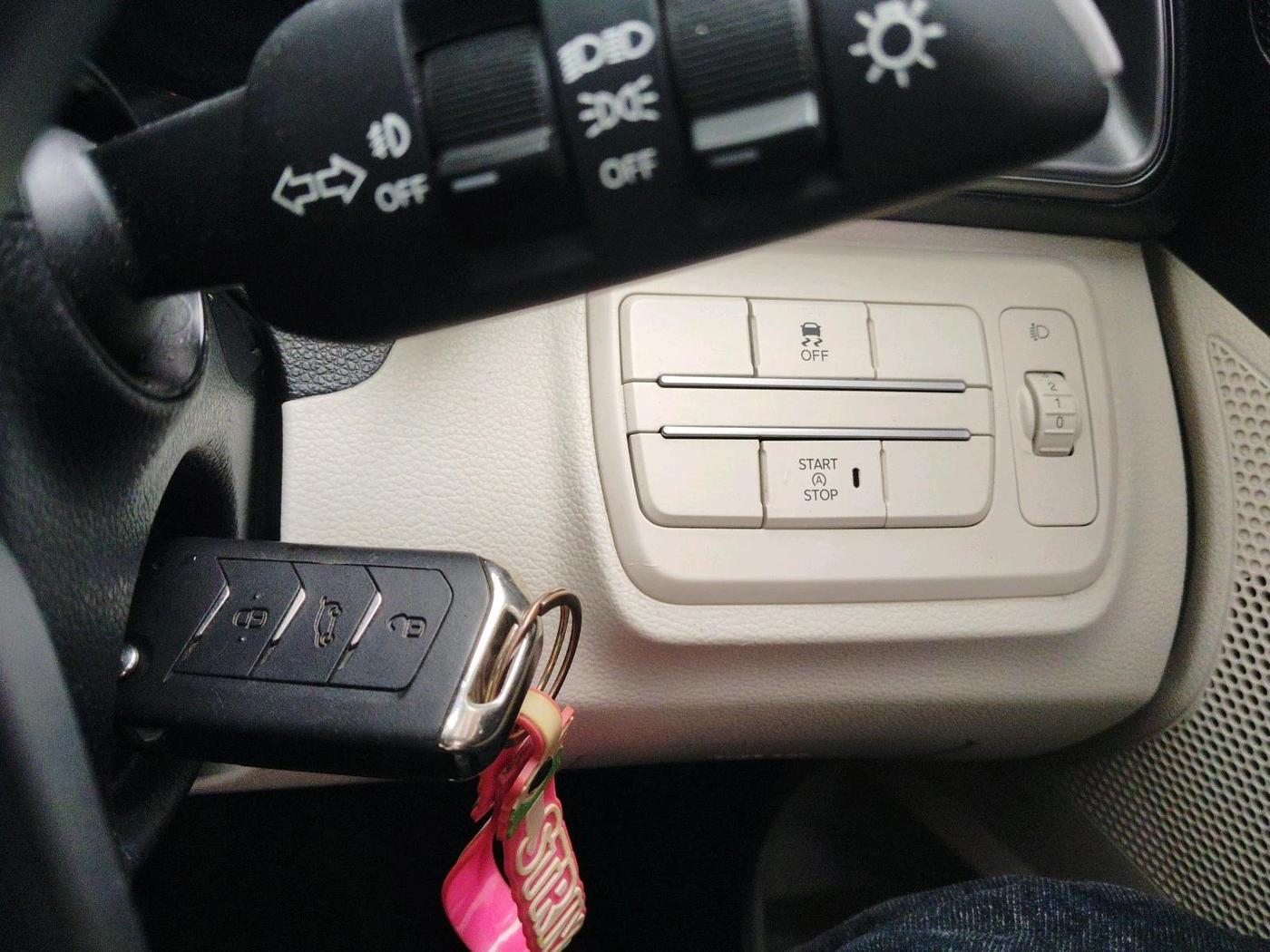 2025 Mahindra XUV 3XO REVX M 1.2 Petrol, Petrol, Manual, 13,138 km, interior