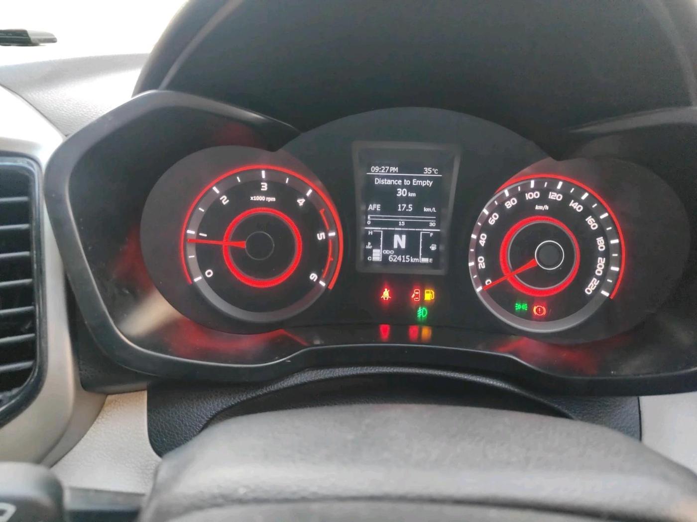 2020 Mahindra XUV300 W8 1.5 DIESEL, Diesel, Manual, 62,415 km, interior