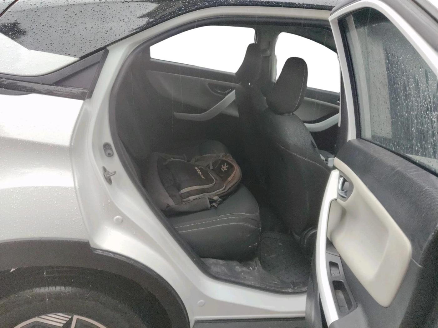 2024 Tata NEXON PURE 1.5 DIESEL, Diesel, Manual, 35,305 km, interior